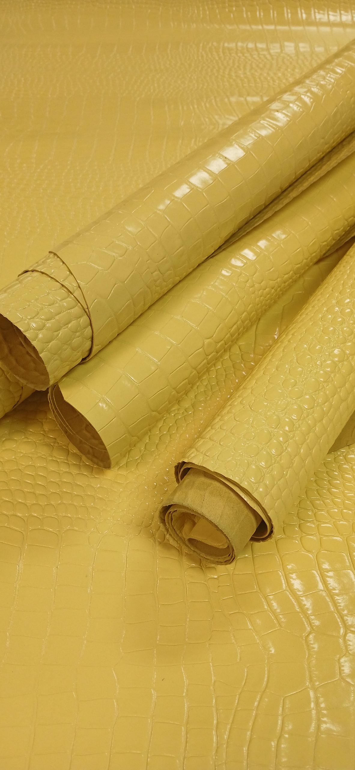 BALENCIAGA BANANA FIRM CROC 20Z SIDE